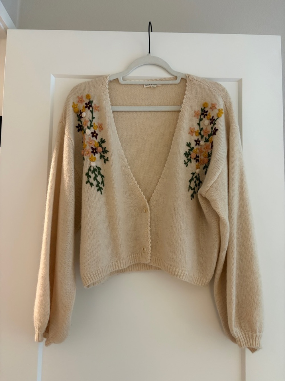 Embroidered Cream V-Neck Cropped Cardigan Sweater